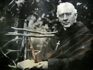 James Huntington was a mission-priest who received a call to the religious life during a church service in Philadelphia. He established the Order of the Holy Cross, the first indigenous American monastery, among poor immigrants in New York, and through many difficulties his little band of men survived to build a retreat house on the Hudson River near Poughkeepsie, across from President Roosevelt’s Hyde Park.