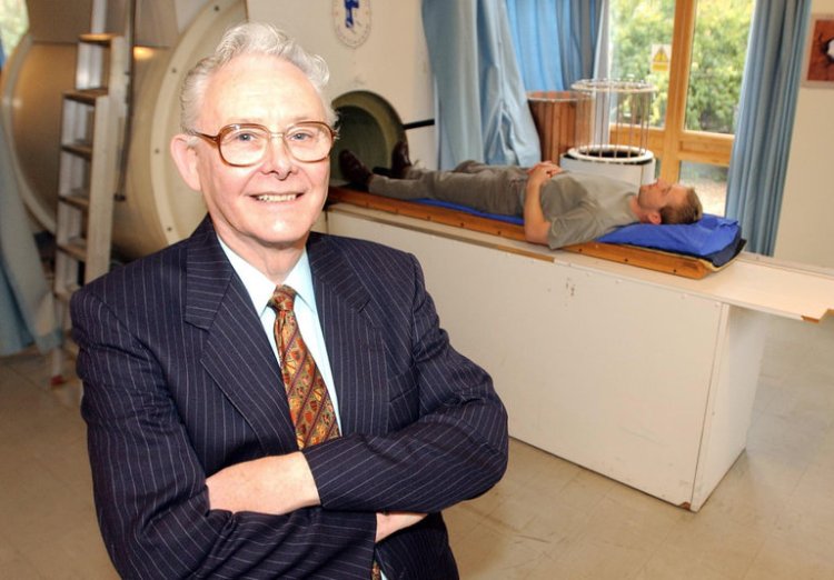 Dr. Peter Mansfield has died, a British physicist whose discoveries about the magnetic properties of atoms led to the invention of magnetic resonance imaging, which eliminated exploratory surgery by allowing physicians to see pictures of the body’s internal organs. He built the first MRI machine in 1978 and was the first person exposed to the scanner, though some scientists worried that it could cause cardiac fibrillation. He later developed  applications so clinicians could watch the beating of a heart and even chart the patterns of brain waves. He was knighted by the Queen in 1993 and won the Nobel Prize in Physiology or Medicine ten years later. (David Jones/Press Association)